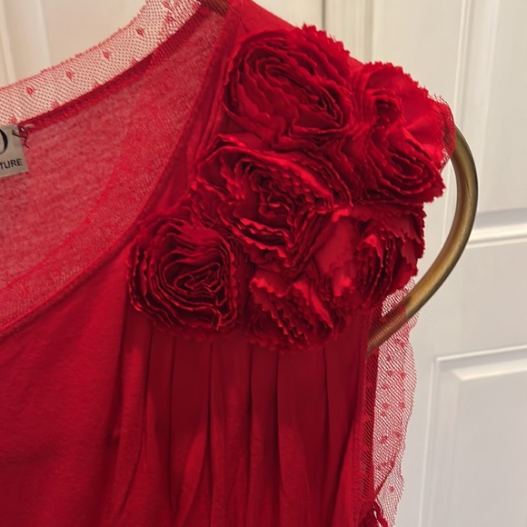 Valentino gorgeous red floral shoulder tee - Picture 4 of 8